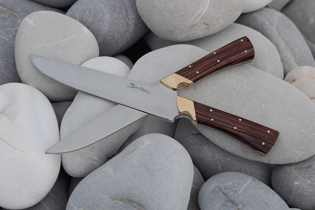 Berthieu artisan Japura knife 17 cm, featuring molybdenum stainless steel blade and Lapacho or Micarta handle, durable and stylish for kitchen and grill use.