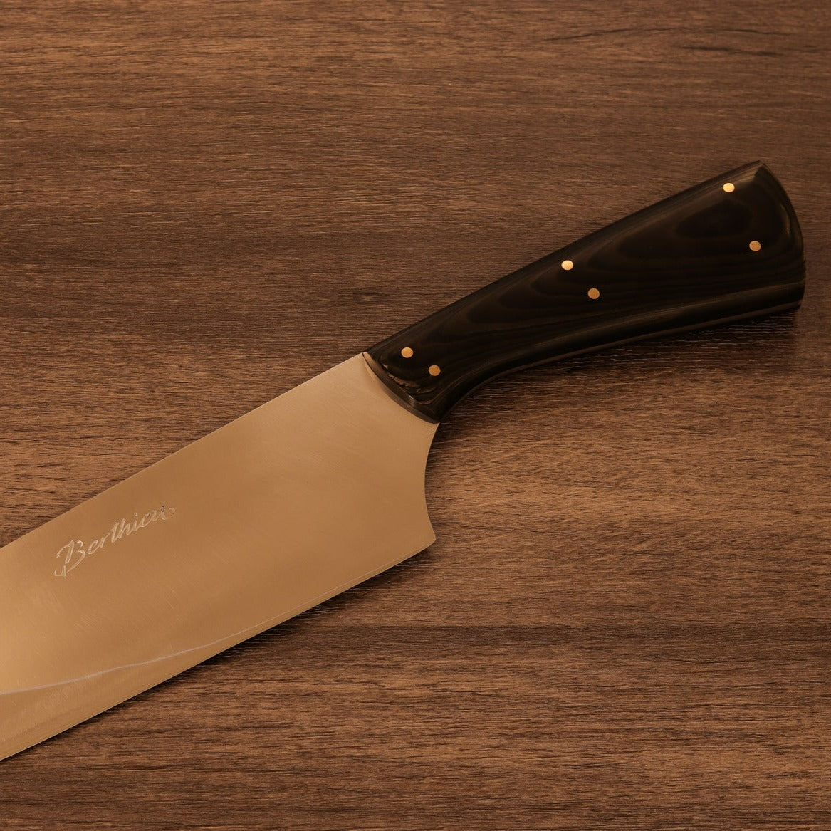 Berthieu Gaucho 20 cm artisan knife with full tang Micarta handle and stainless steel blade, handcrafted in Argentina for durability and versatile use.