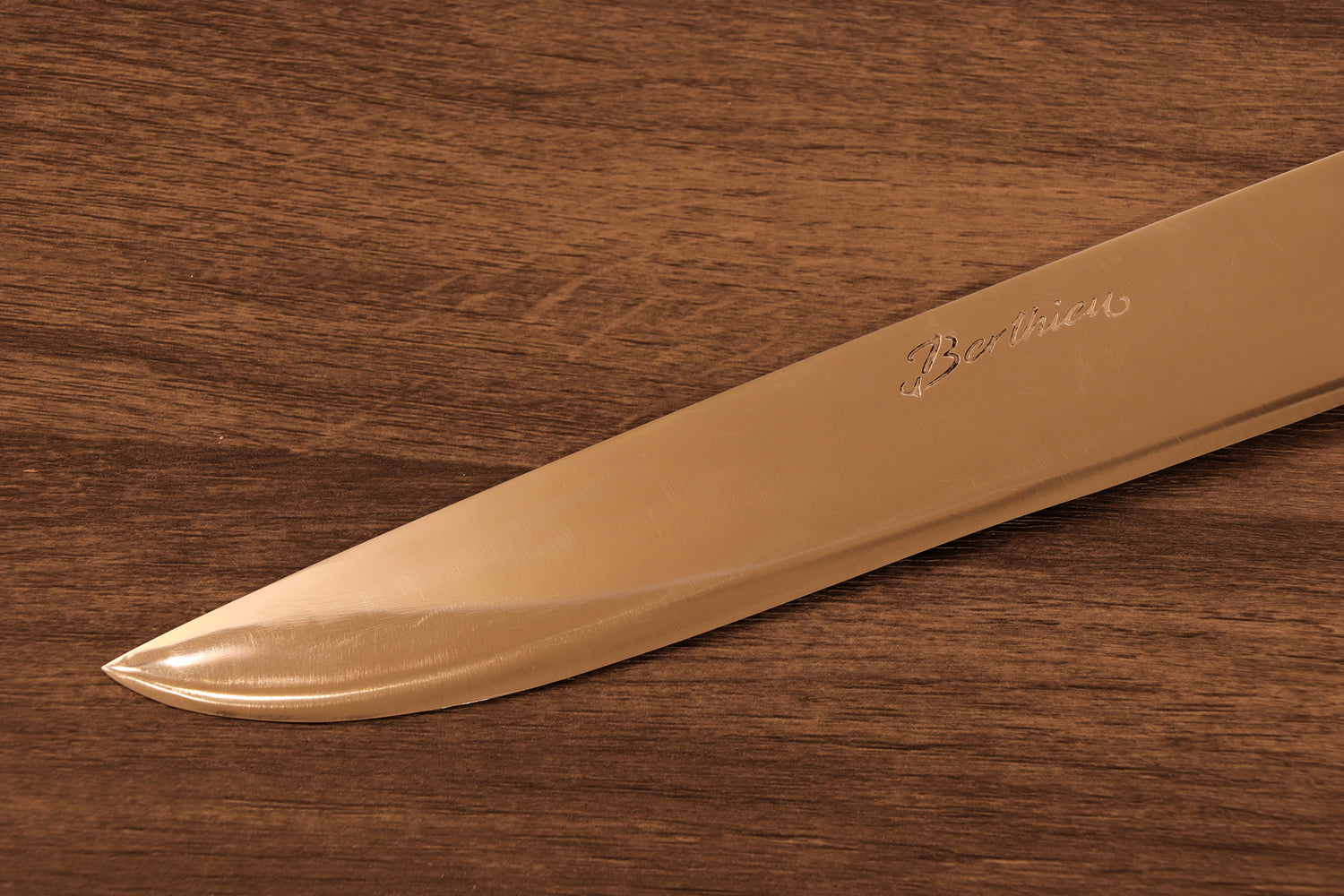 Berthieu Japura knife with 17 cm stainless steel blade and Lapacho handle, combining elegance and functionality for chefs and culinary enthusiasts.